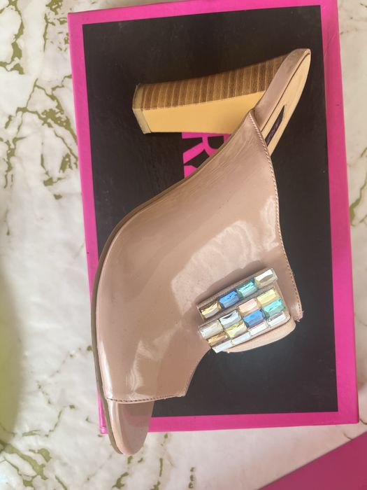 Продам нарядные сабо на 39 размер