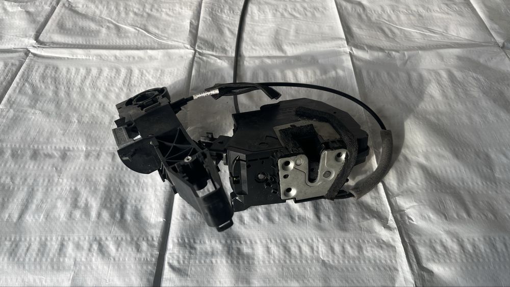 Заключващ механизъм за предна дясна врата Renault Traffic 3 2016-