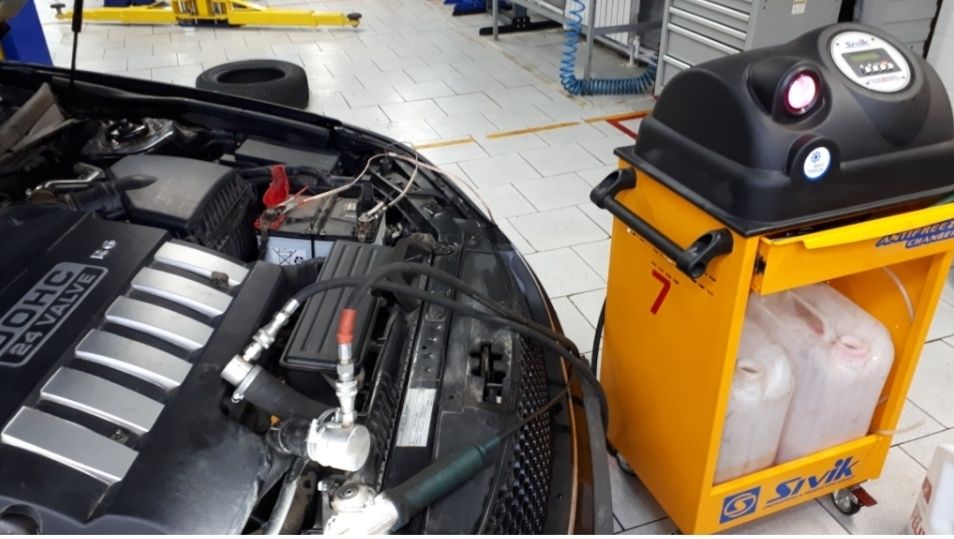 Замена антифриза аппаратом.