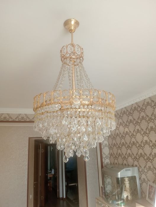 Продам хрустальную люстру