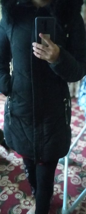 Qora kurtka astarli holati yaxshi