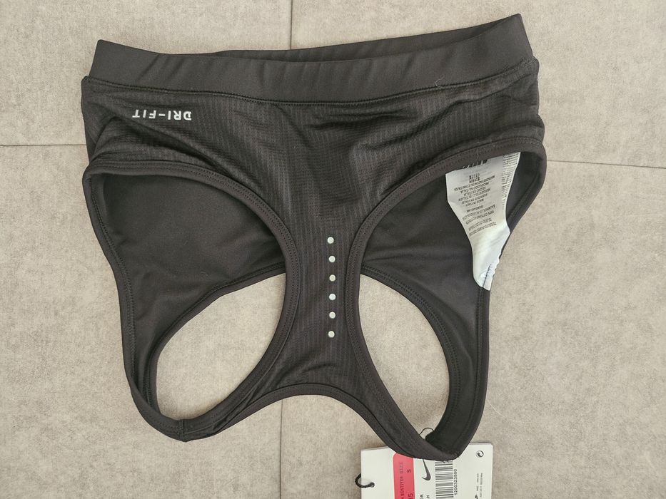 Дамски топове и потник Nike