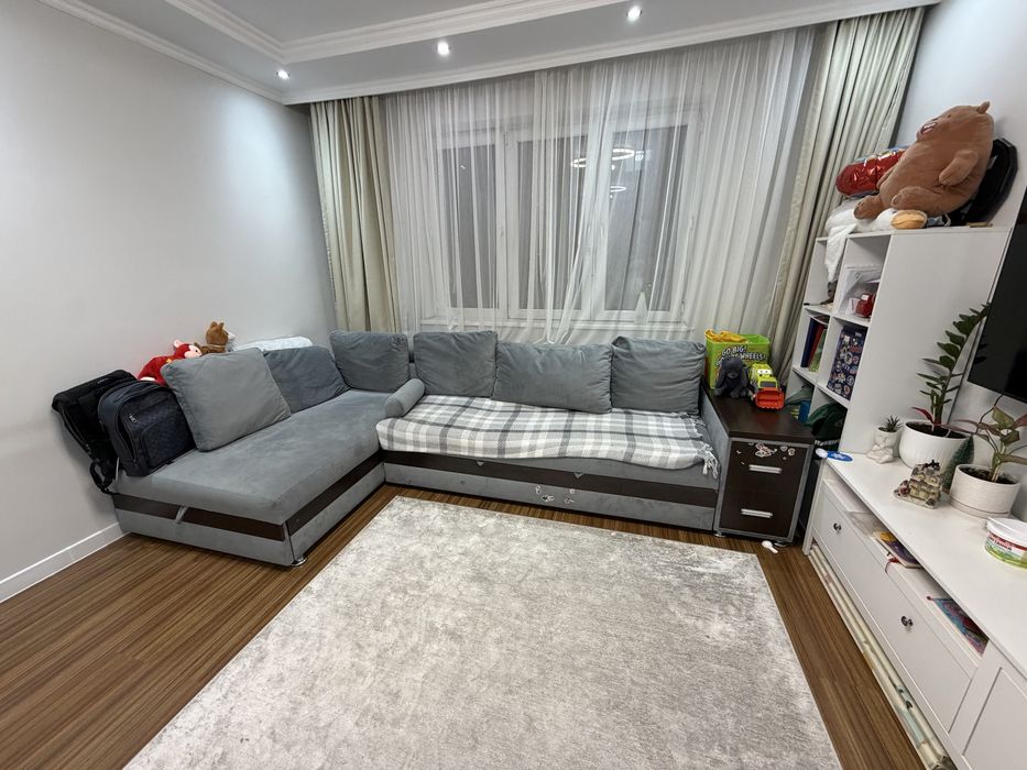 Серый угловой диван