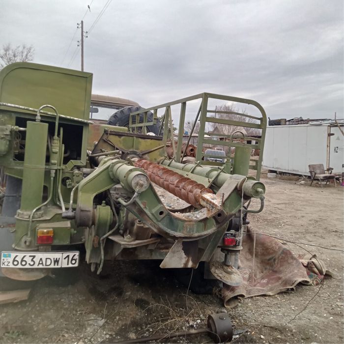 Продам Зил с буровой установкой