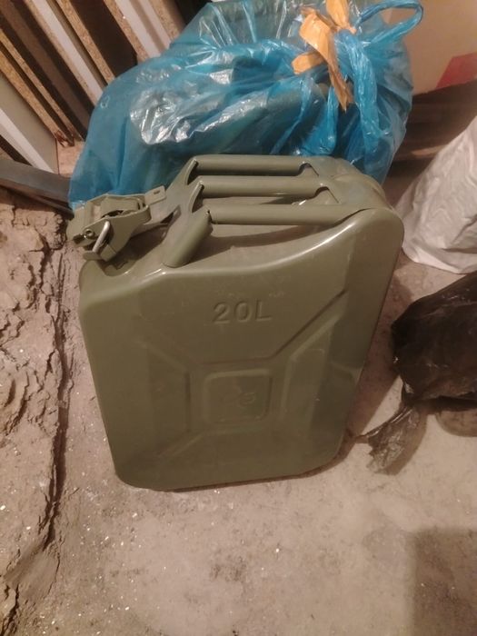 Канистра для бензина