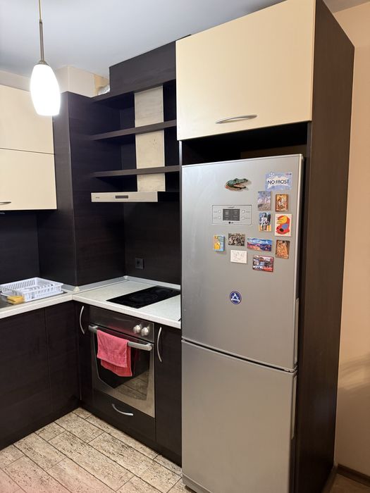 Кухня с кухненско обзавеждане