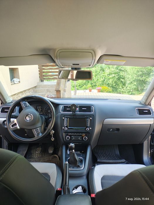 VOLKSWAGEN Jetta 2012 — imagine 3