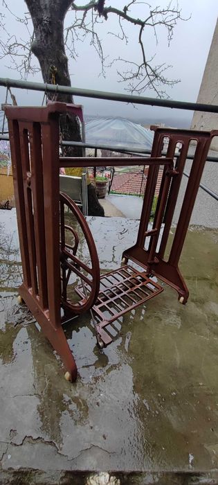 Крака за маса от шевна машина