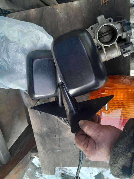 Обменяю зеркола на аккамулятор 12В