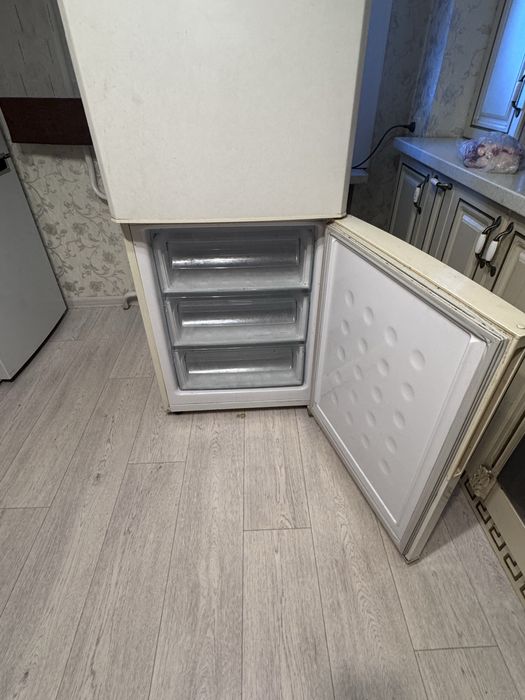 Продам холодильник