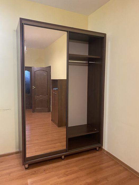 Шкаф-купе с зеркалом