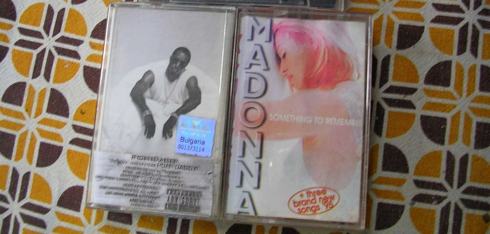 2 броя аудио касети Madonna и Puf Daddy