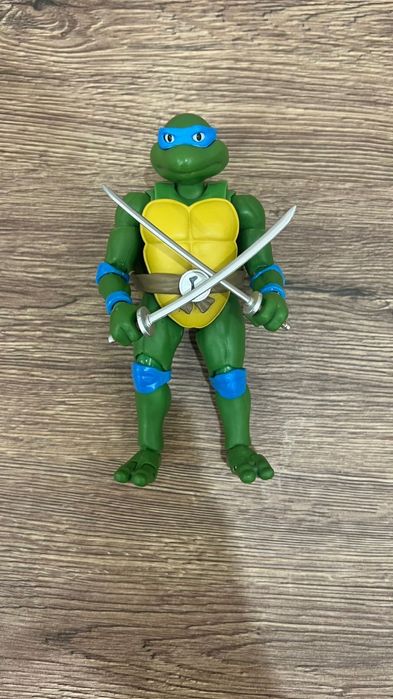 Продам фигурку черепашек ниндзя