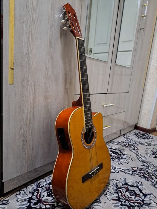 Klassik ekvalayzerli gitara sotiladi