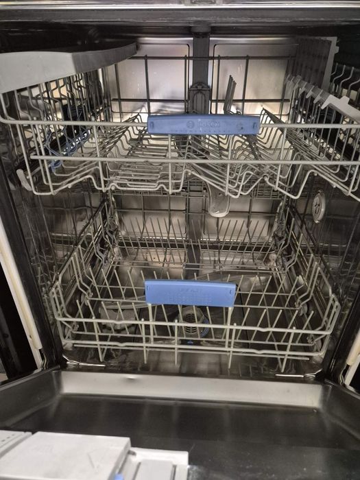 Свободностояща съдомиялна Бош гаранция 12м