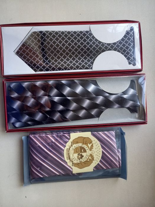 Продаются галстуки