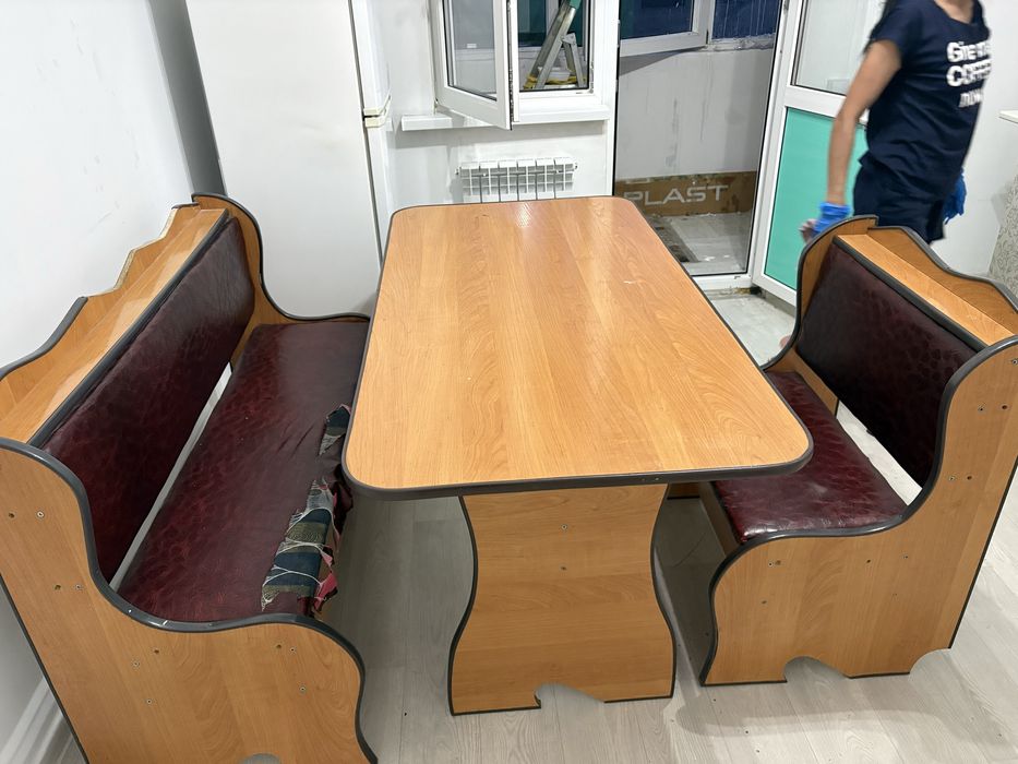 Стол с стулиями деревяный