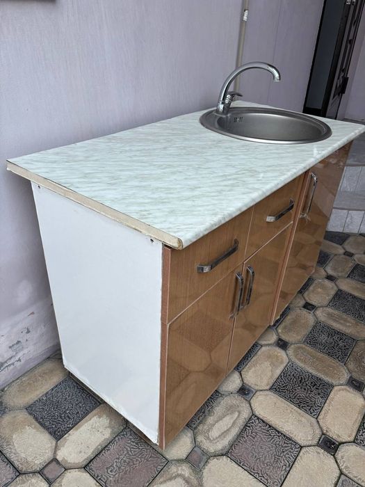 Стол кухонный  б/у