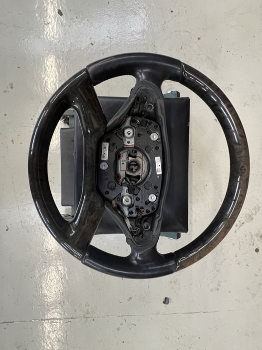 Махагонов волан с пера Mercedes W221 Facelift S класа