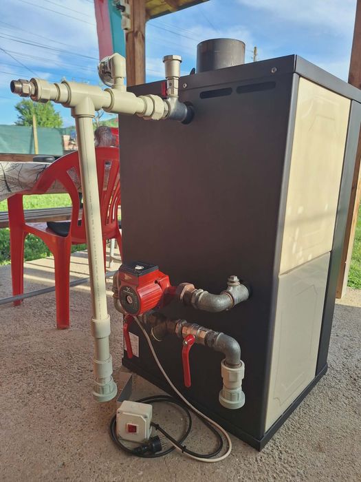 Прити камина с водна риза и помпа