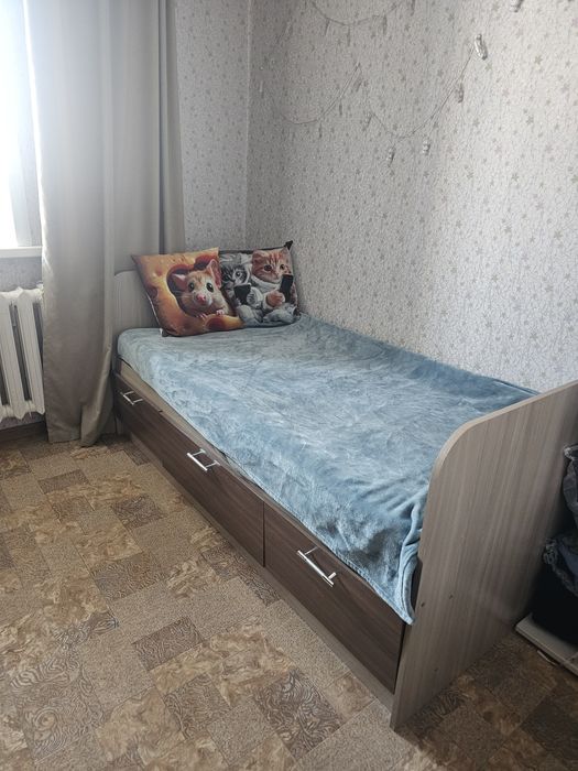 Кровать. Б/у. С матрасом