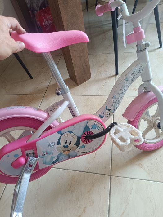 Bicicleta fetițe 3-5 ani mărimea 10 cu roti ajutatoare