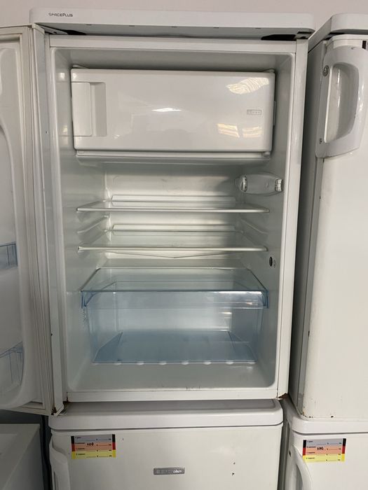 Малък хладилник с камера Electrolux