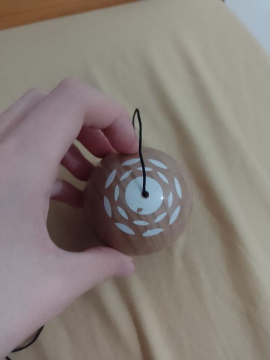 Kendama sol semnată de bisoi noua