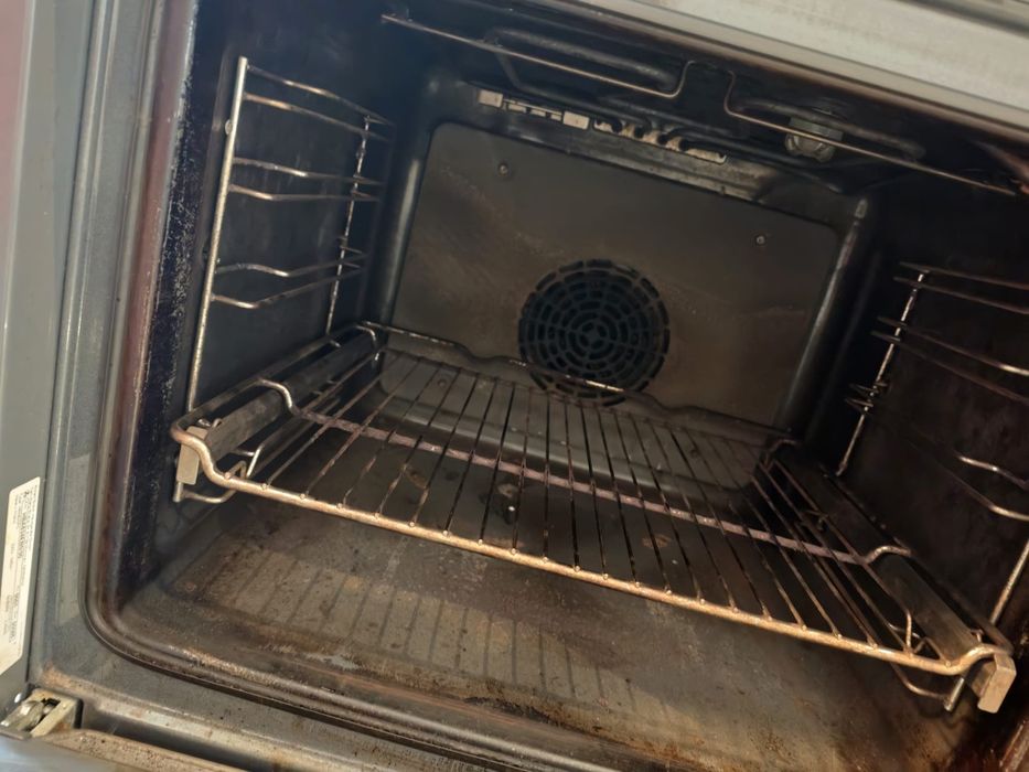 Продавам фурна за вграждане Bosch HBF154YS0
