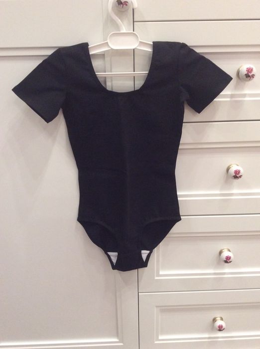 Продаю  детские гимнастические костюмы с длинными и короткими рукавами