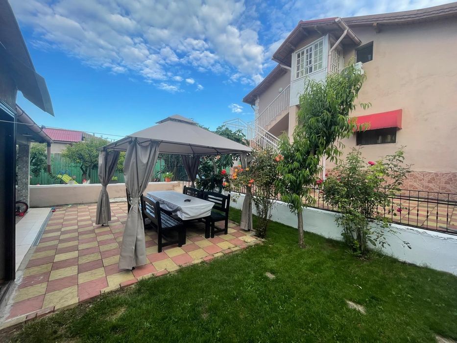 Vand vila/pensiune în 2Mai