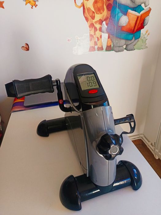 Bicicleta fitness cu ecran electeonic