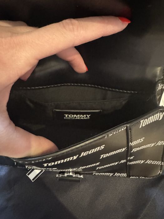 Оригинална чанта Tommy Jeans
