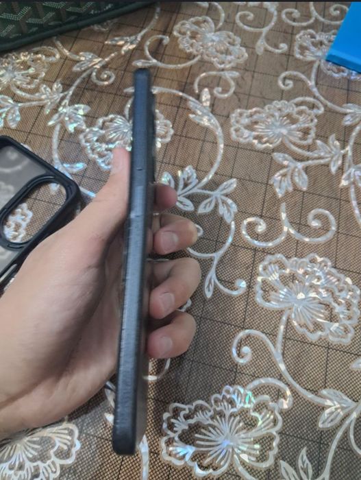 Продам  ОППО А58 экран треснут торг есть