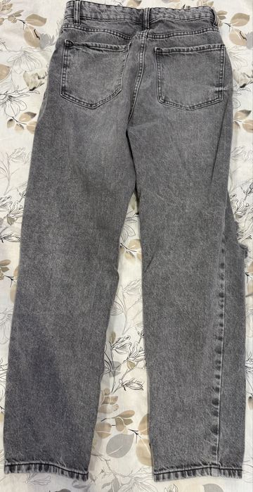 Нови сиви дънки.