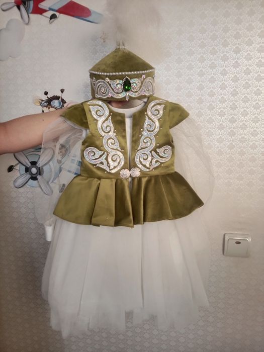 Продам қазақша қамзол және бас киімі.