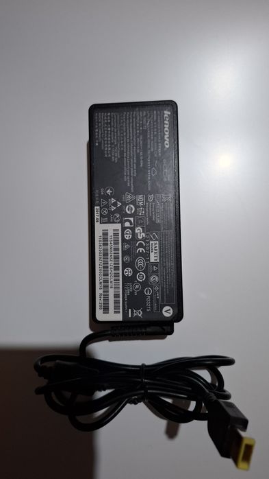 Noutbuk quvvat adapteri