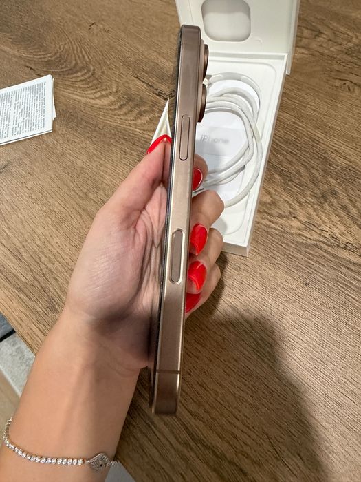 Iphone 16 Pro Gold