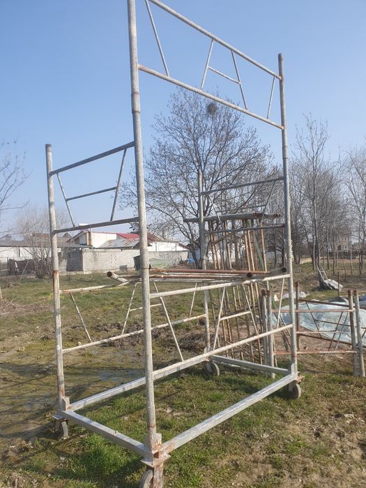 Vand schela metalică. Italia