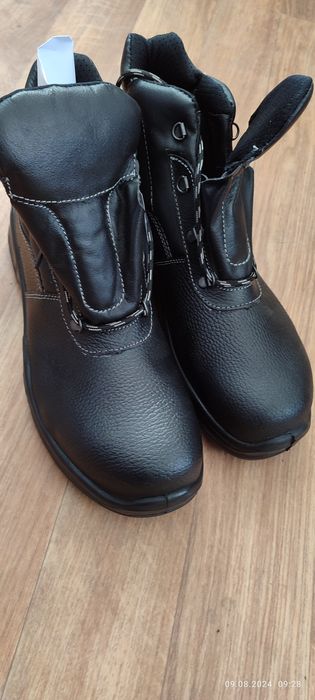 Продам новые рабочие ботинки 44р.