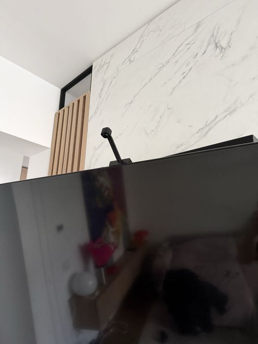 Samsung QLED 4K 50” (125 cm) + Govee Ambilight cu cameră + Suport pentru perete