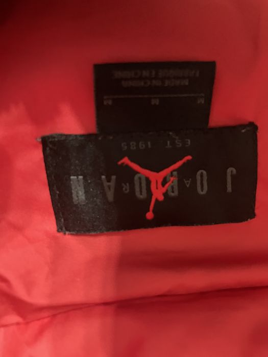 Geaca jordan rosiu cu negru