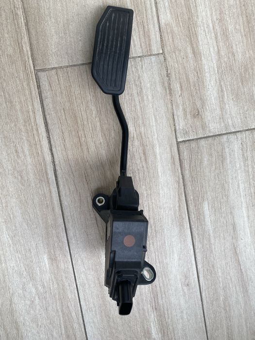 Педал за газта за Тойота Авенсис