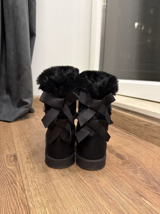 Топли ботушки по модел на UGG