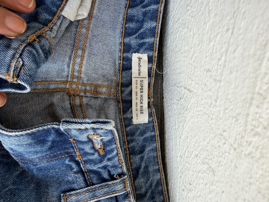 Pantaloni scurti de blugi Stradivarius