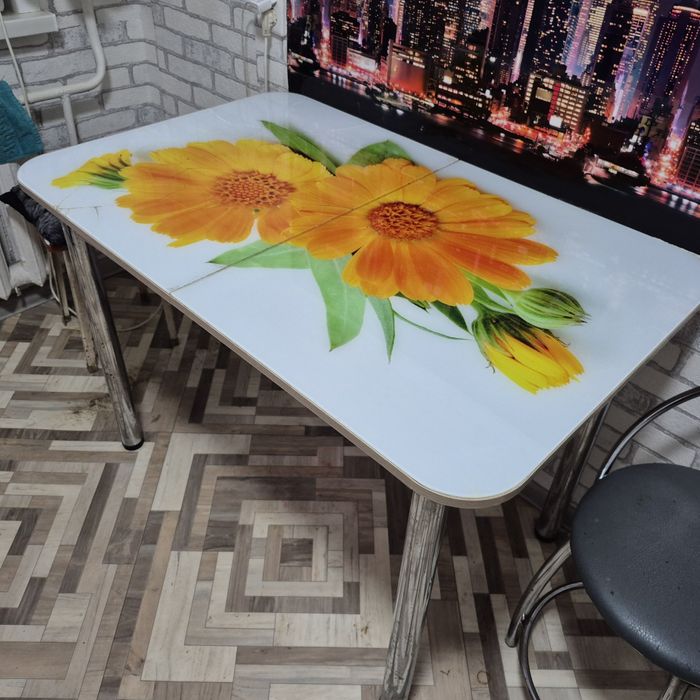 Продаю стол раздвижной