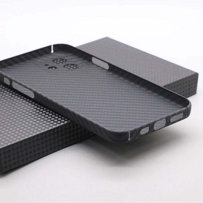 Husa KEVLAR Fibra Carbon Subtire Neagra Iphone 12/13/14/15/16 PRO MAX