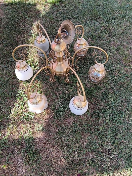 Candelabru vechi  de peste 100 de ani ,auriu  adus din Spania,6 brațe,