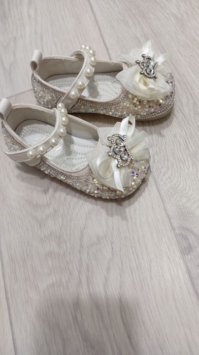 Сандали со стразами 23 размера