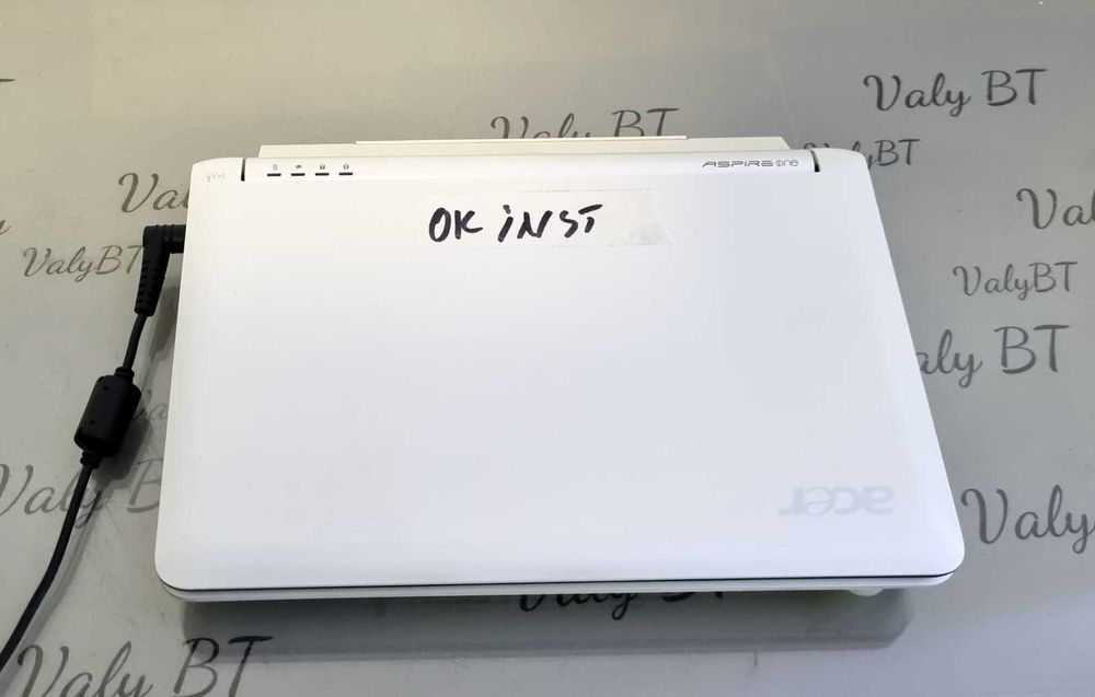 Laptop mini Acer ZG5 White - 10 inch - impecabil-instalat